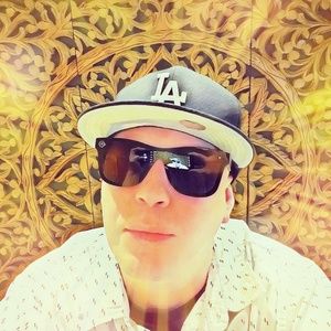 Meet your Posher, Carlos